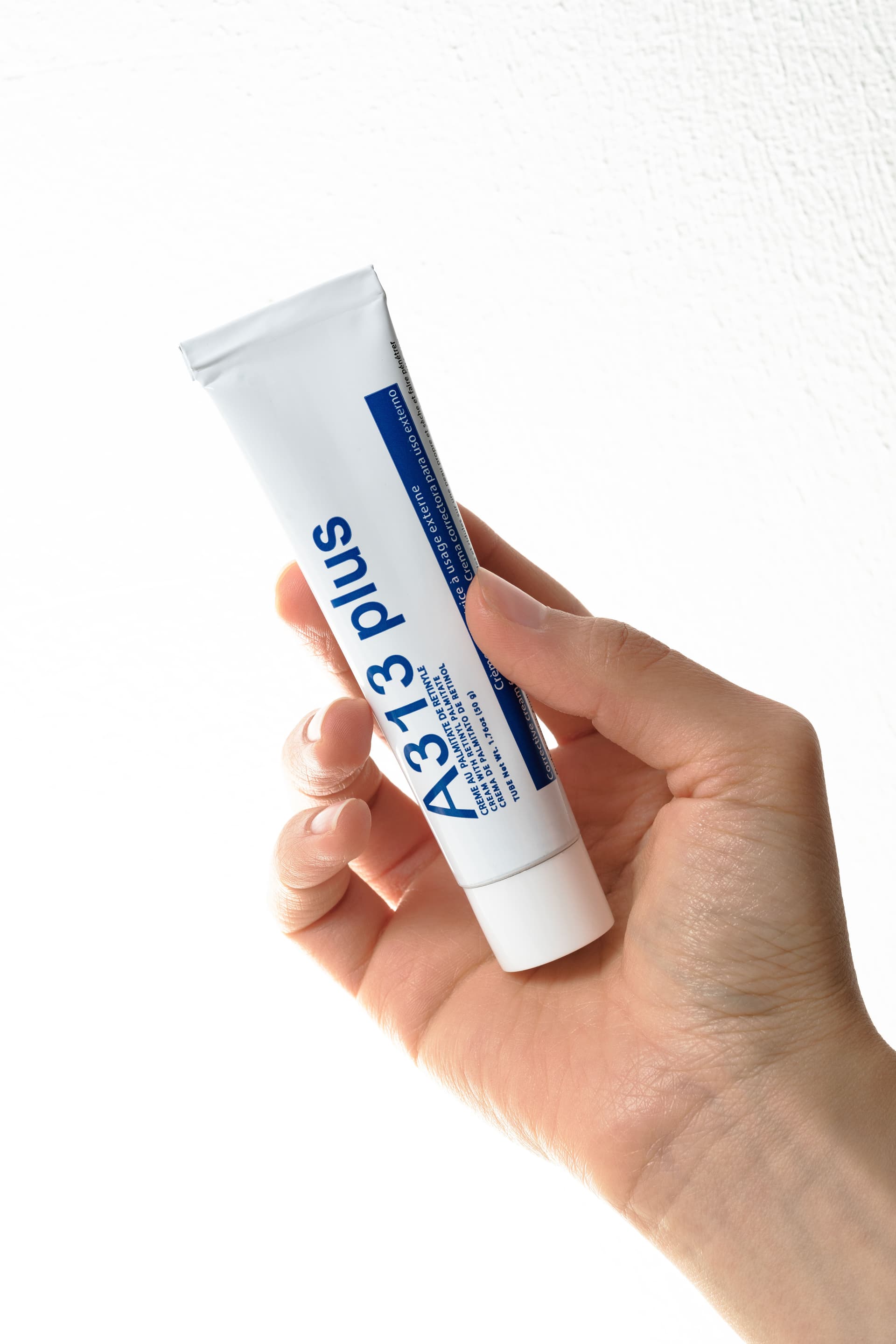 A313-Creme-in-hand